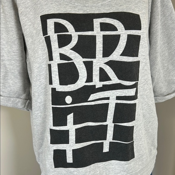Burberry Brit Womens Short Sleeve Brit Graphic Sweatshirt Gray Logo Back Sz L - Picture 5 of 11